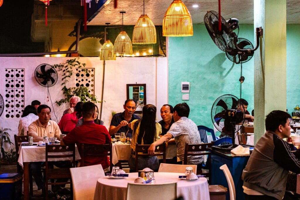 white-sail-hoi-an-sea-food-restaurant-local-favorite